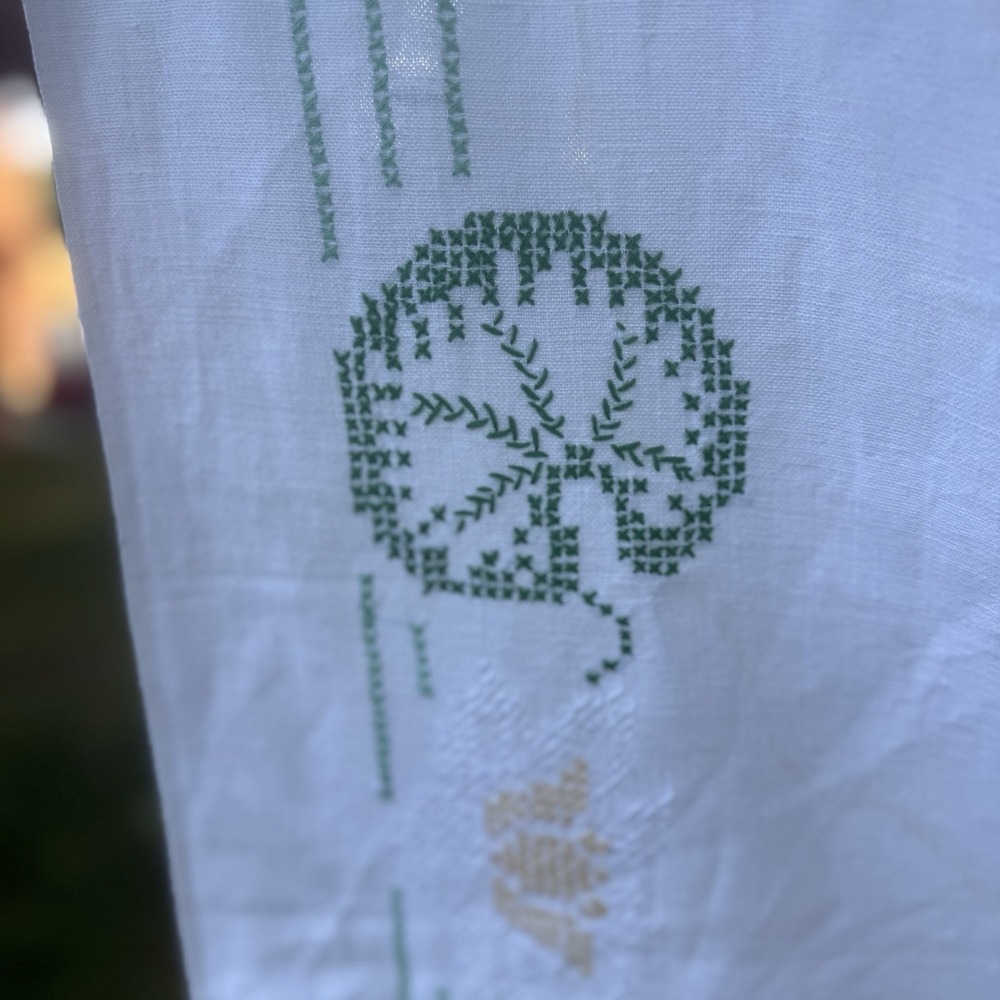 Vintage Hand Stitches Linen Tablecloth White Green Leaves Floral Tan Botanical - Picture 4 of 7